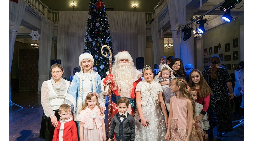Митрополичья Рождественская елка вновь подарила радость малышам и взрослым