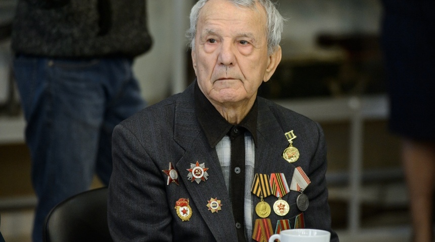 Губернатор вручил воронежским ветеранам медали к юбилею Победы