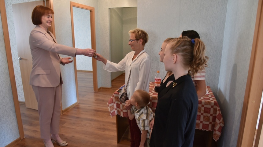 Многодетным семьям Воронежской области выделено 50 квартир