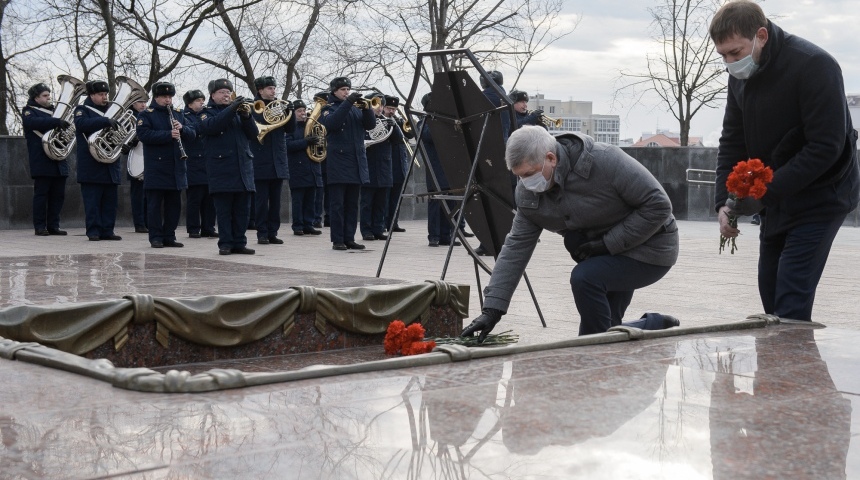 Власти Воронежской области почтили память погибших воинов, чьи имена остались неизвестными