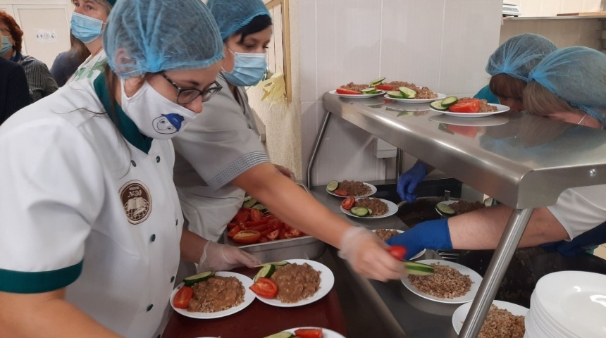 На организацию школьного питания в Воронежской области потратят около 1 млрд рублей