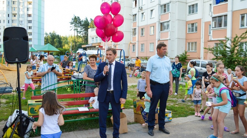Депутат организовал праздник микрорайона