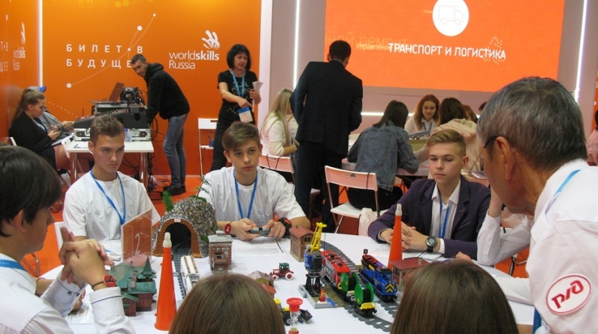Ученики 220 школ Воронежской области приняли участие в Фестивале профессий 