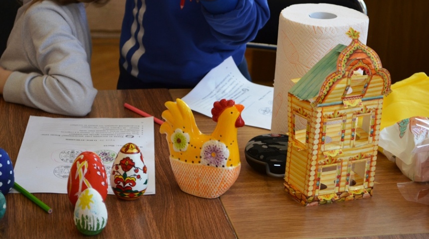 Дети из пункта временного размещения в санатории имени Дзержинского поучаствовали в пасхальном мастер-классе с подарками