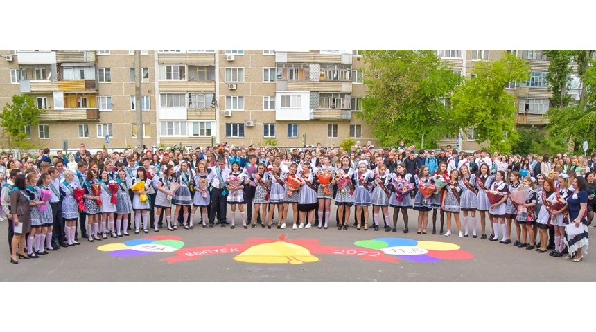 Воронежских мальчишек и девчонок поздравили с завершением учебного года