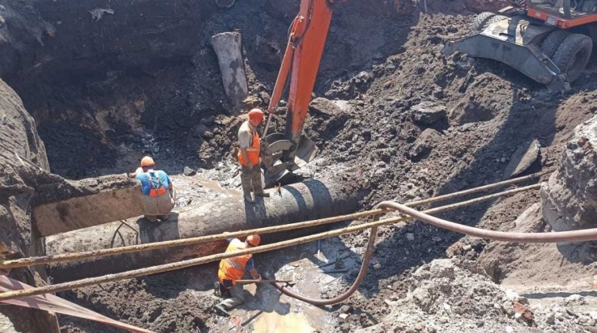 В Воронеже третий день ведутся работы по устранению крупной аварии на водоводе