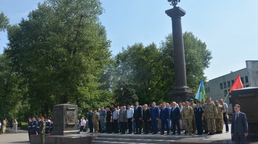 В Воронеже почтили память воинов-десантников, погибших на полях сражений