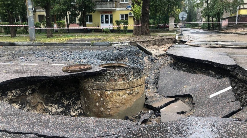 Сильные ливни в Воронеже нанесли ущерб дорогам и крышам