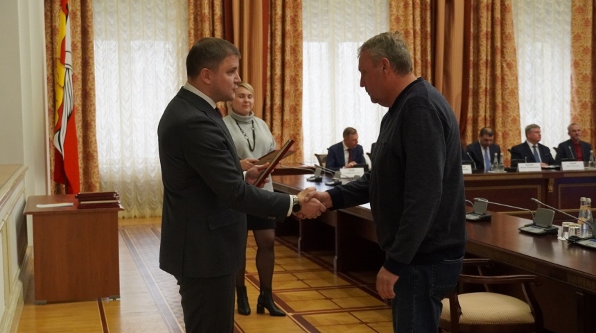 В Воронеже наградили водителей, которые помогли вывезти из Херсонской области мирных жителей