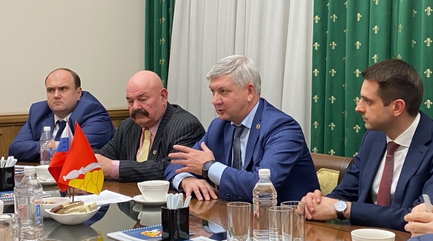 Губернатор Александр Гусев встретился в Москве с воронежским землячеством