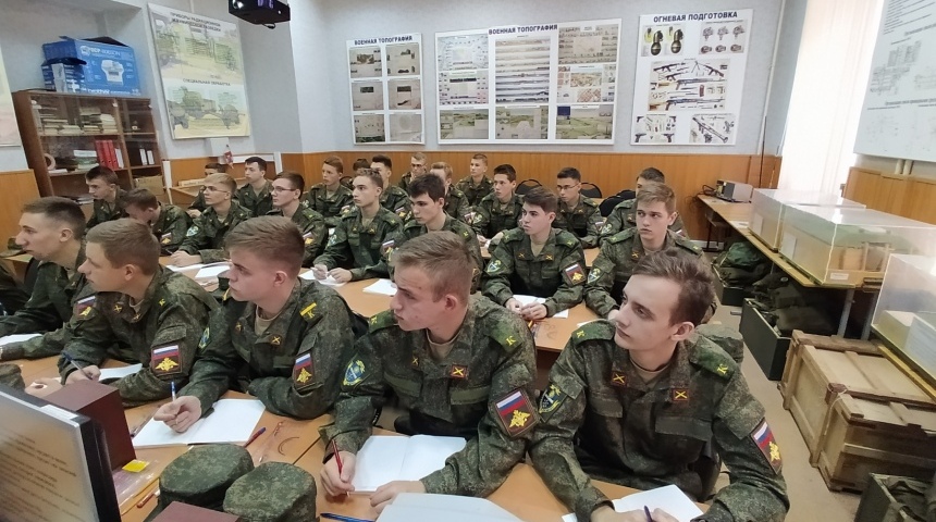 В военном учебном центре ВГУ будут готовить политруков и военных психологов для нужд армии