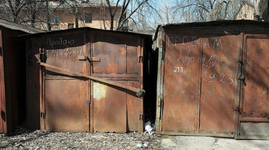 В Коминтерновском районе Воронежа сносят незаконные гаражи 