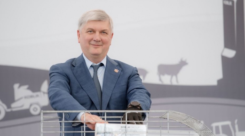 Воронежский губернатор заложил первый камень в строительство завода по производству тракторных прицепов