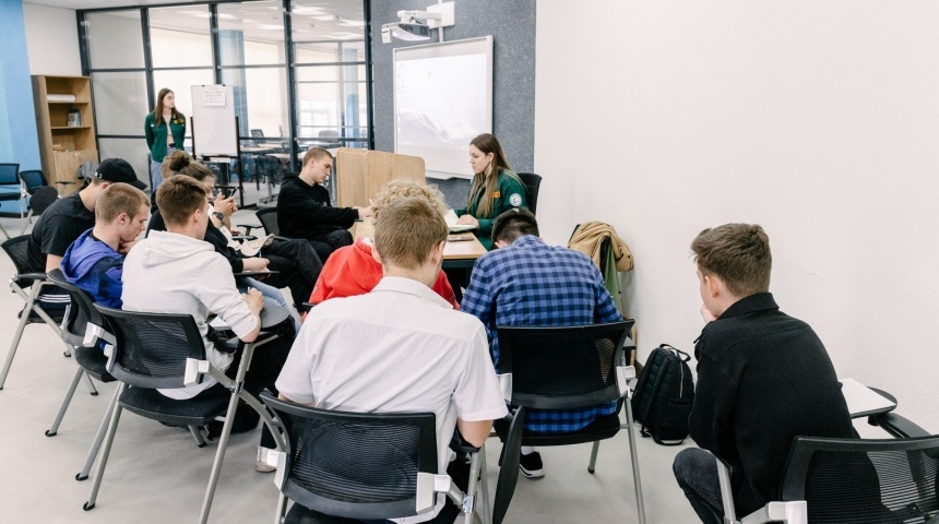 Новые профессии ждут студентов: Бобровский аграрно-индустриальный колледж открывает возможности в студенческих отрядах