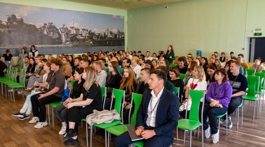 Студенты ВГМУ им. Н.Н. Бурденко приняли участие в Форуме рабочей молодежи