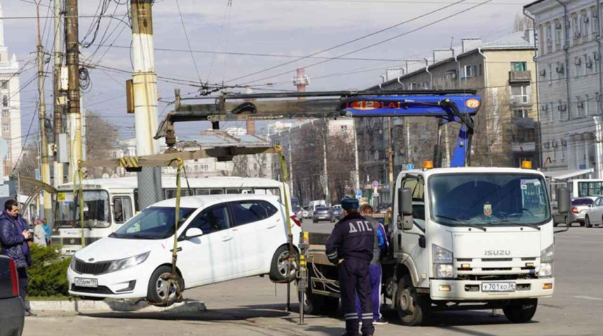 В Воронеже с ноября машины без номеров или с нечитаемыми номерами начнут эвакуировать