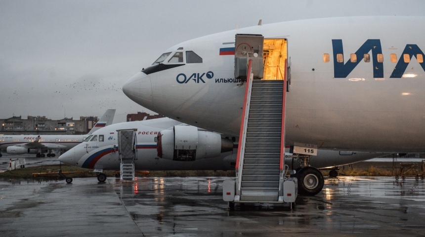 Опытный образец Ил-96-400М в Воронеже осмотрел Николай Патрушев