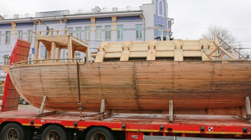 В Воронеже в сквере имени Ивана Бунина открыта выставка, посвященная кораблестроению