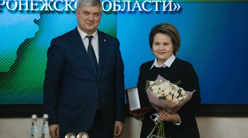Губернатор Александр Гусев наградил почетных наставников Воронежской области