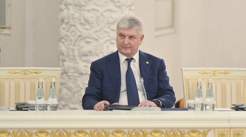 Губернатор Александр Гусев обсудил повышение престижа педагога на заседании Госсовета