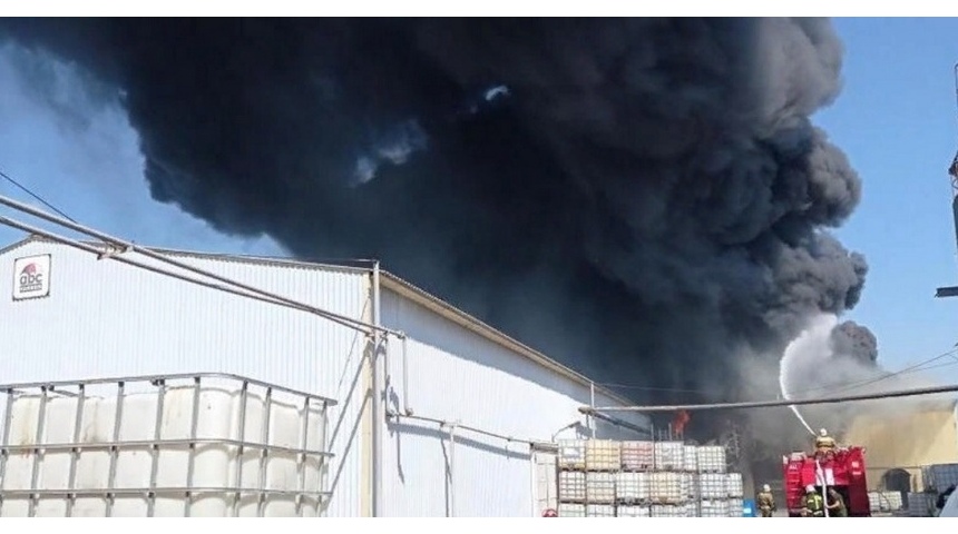 Крупный пожар ликвидировали спасатели на территории завода в Воронеже