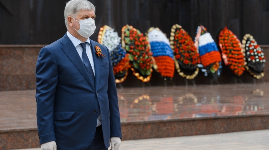 Губернатор Воронежской области почтил память погибших в Великой Отечественной войне