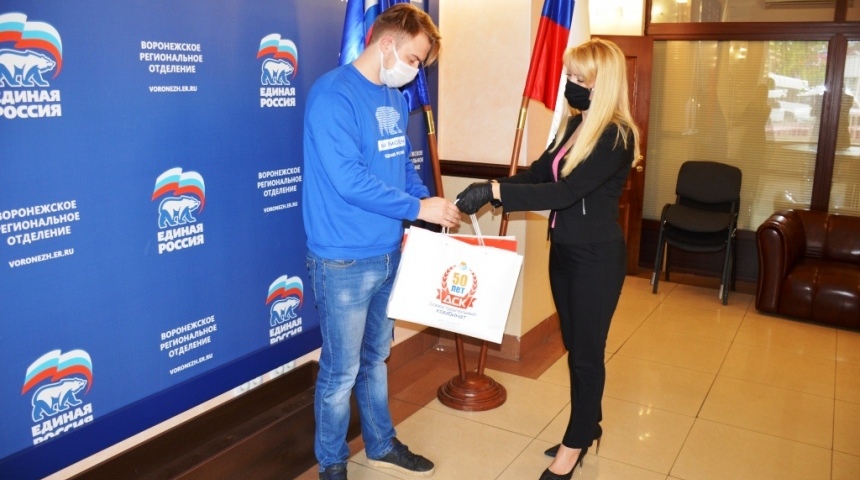 Участники предварительного голосования «Единой России» помогли обеспечить волонтеров средствами защиты для работы в условиях эпидемии