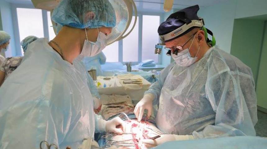 Специалисты кардиохирургического центра во главе с профессором Сергеем Ковалевым успешно провели операцию редкой врожденной аномалии сердца