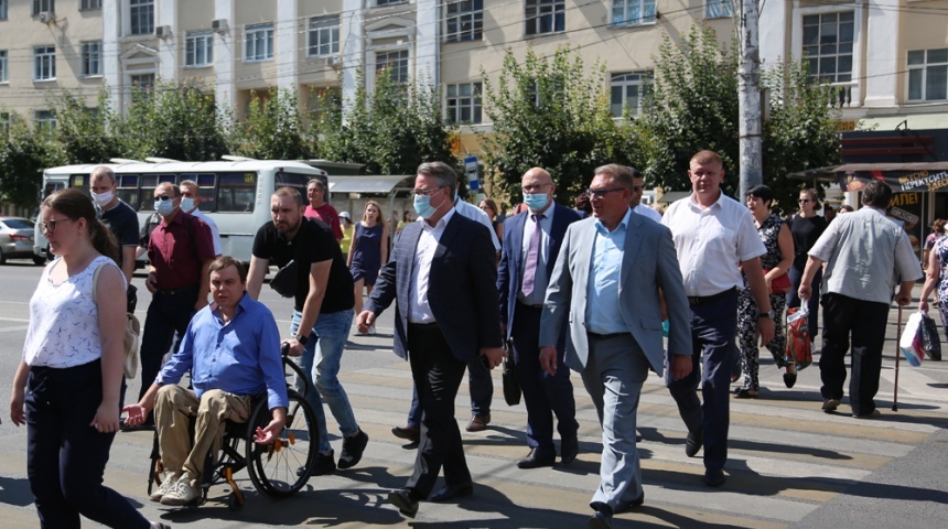 Тротуары Воронежа адаптируются для удобства маломобильных горожан
