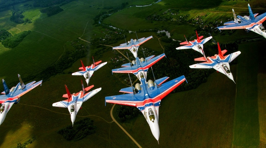 На 100-летии Военно-воздушной академии выступят авиационные группы высшего пилотажа ВВС России