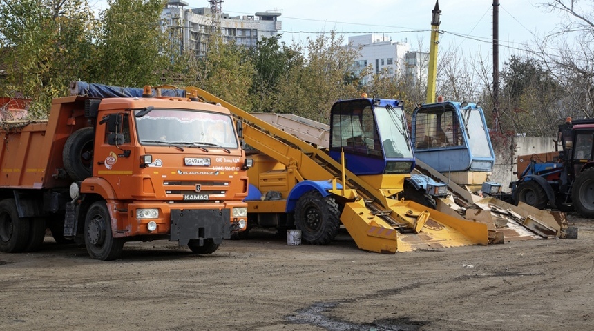 В Воронеже продолжают обновлять парк муниципальной спецтехники