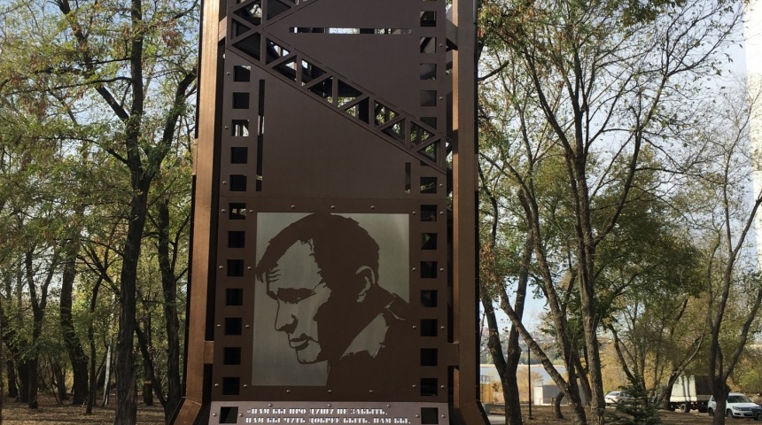 Памятный знак знаменитому писателю, актеру и режиссеру Василию Шукшину появился в Воронеже