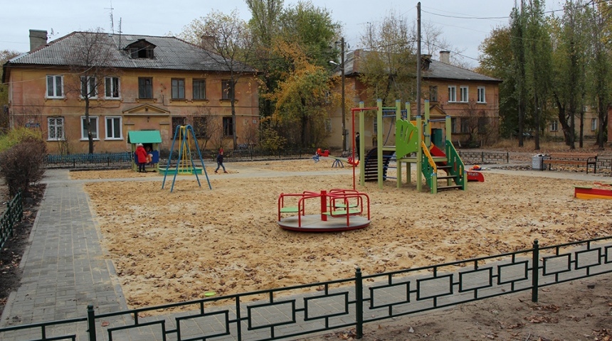 В Воронеже реконструировали еще один сквер и обустроили детскую площадку