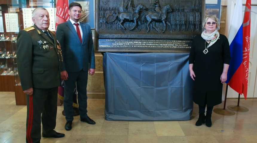 Воронежу передали одно из трех уникальных панно с изображением маршалов Жукова и Рокоссовского