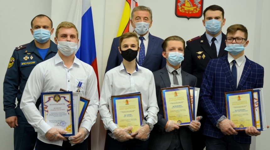 В Воронеже чествовали подростков, спасших людей в экстремальных ситуациях