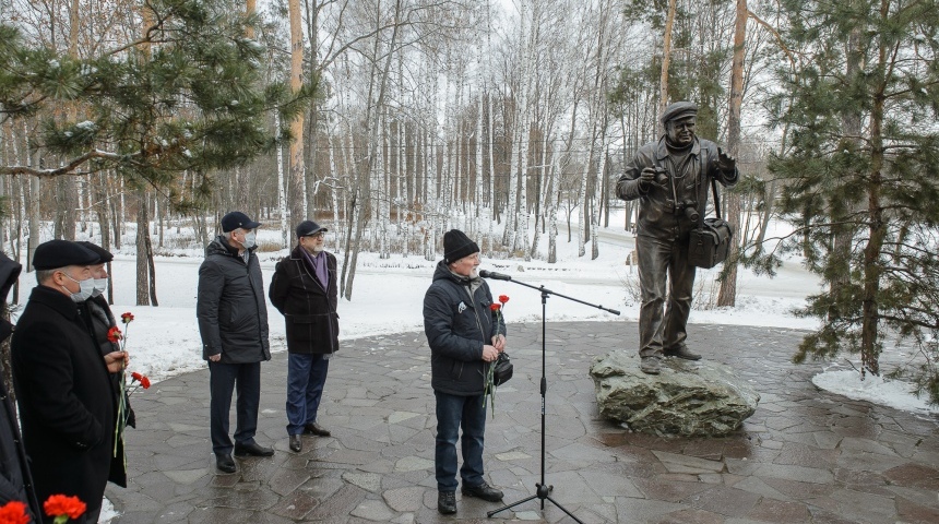 На территории воронежского заповедника открыт памятник журналисту-природоведу Василию Пескову