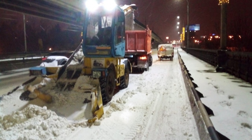В Воронеже за ночь из города вывезено более 8 тыс. кубометров снега