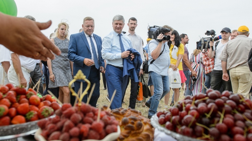 Александр ГУСЕВ: «Благодаря нацпроектам воронежские села в 2019 году получат около 8 млрд рублей»