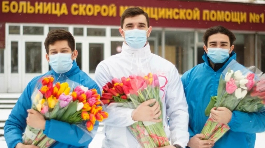 Добровольцы в Воронеже сделали счастливее 2000 женщин