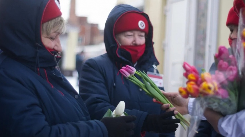 Добровольцы в Воронеже сделали счастливее 2000 женщин