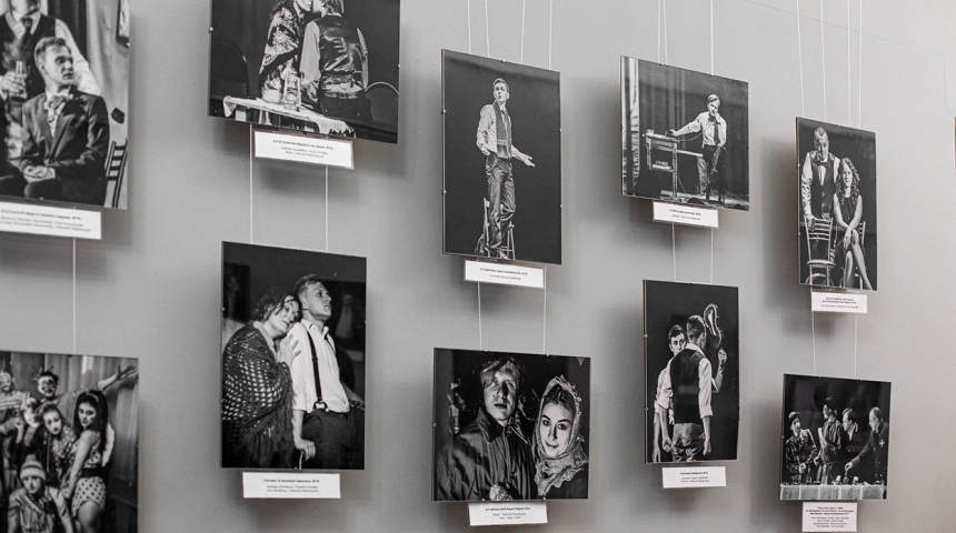 В ВГМУ им. Н.Н. Бурденко открылась фотовыставка, посвященная творческой деятельности народного театра «Антракт»