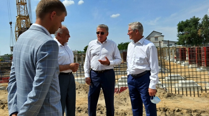 Сенатор Сергей Лукин взял под личный контроль строительство школы в селе Садовое