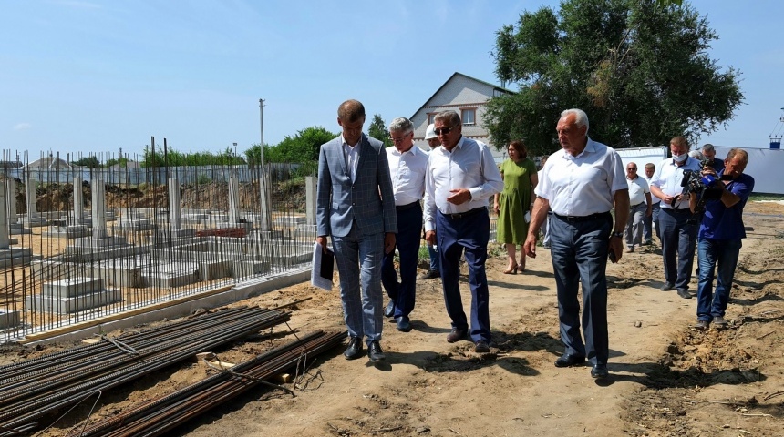 Сенатор Сергей Лукин взял под личный контроль строительство школы в селе Садовое