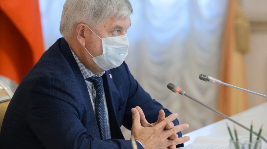 Губернатор Александр Гусев заявил о схождении региона с плато по коронавирусу