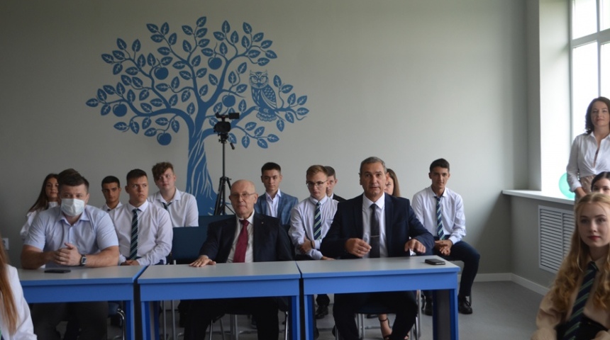 В общеобразовательной школе Бутурлиновки состоялось торжественное открытие медицинских классов
