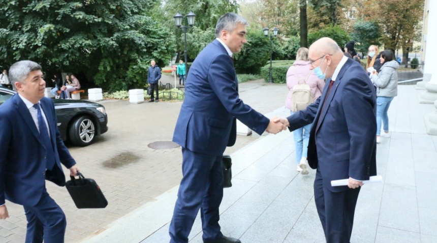 Чрезвычайный и Полномочный Посол Республики Узбекистан посетил ВГМУ им. Н. Н. Бурденко