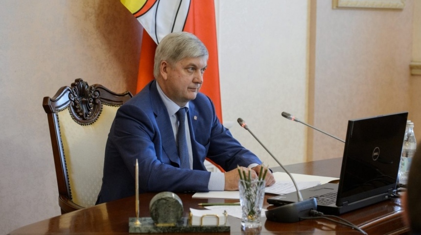 Губернатор Александр Гусев поручил минимизировать тарифы на вывоз мусора
