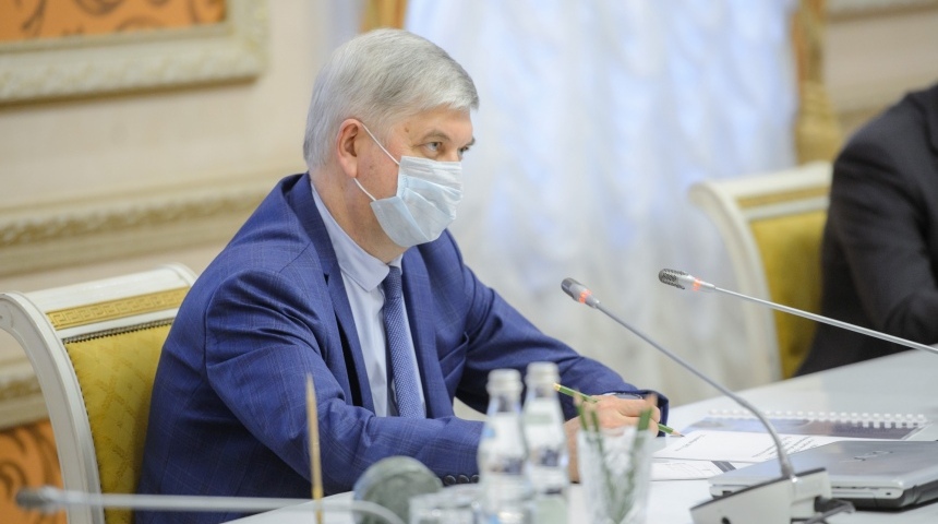 Александр Гусев поддержал перенос одного из центральных офисов ПАО «Аптечная сеть 36,6» в Воронеж