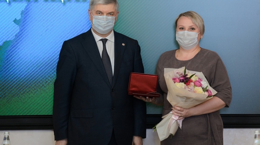 В правительстве Воронежской области состоялась церемония награждения государственными наградами
