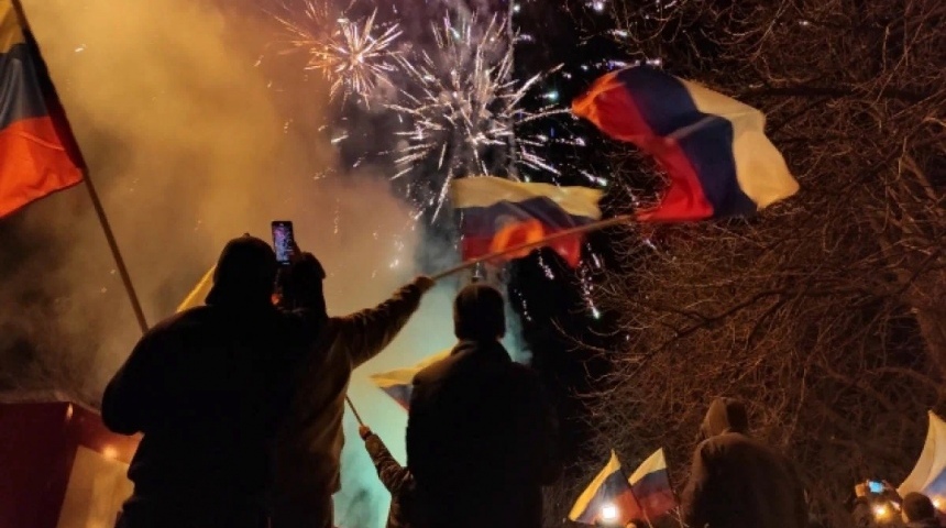 Россия признала ДНР и ЛНР, но продолжает укреплять украинскую армию